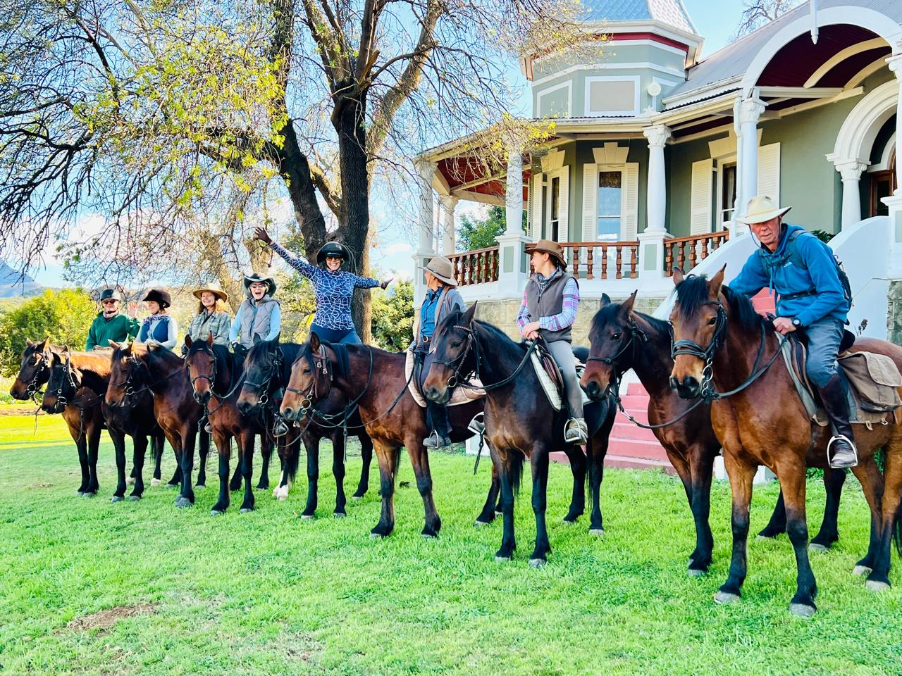 8-daagse paardrijtocht van de Klein Karoo naar de stranden van de Garden Route.