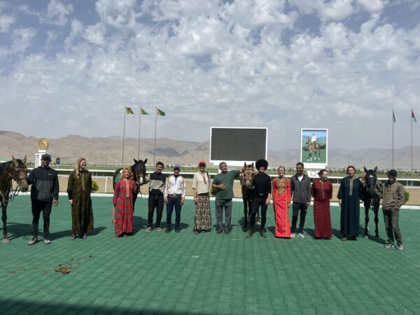 8- of 13-daagse paardrijtocht op Akhal-Teke paarden - Turkmenistan