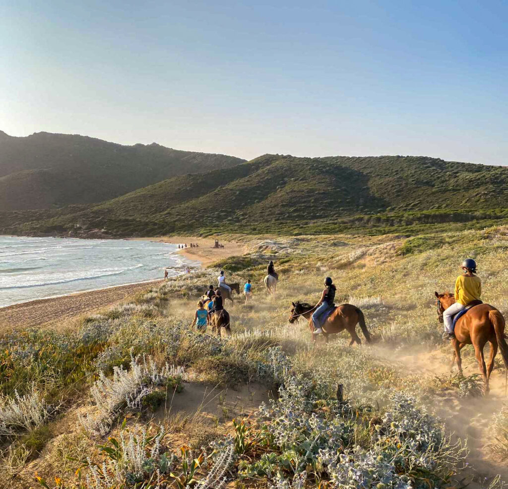Buitenrit van het Baratzmeer naar het strand van Porto Ferro Sardinië - Italië