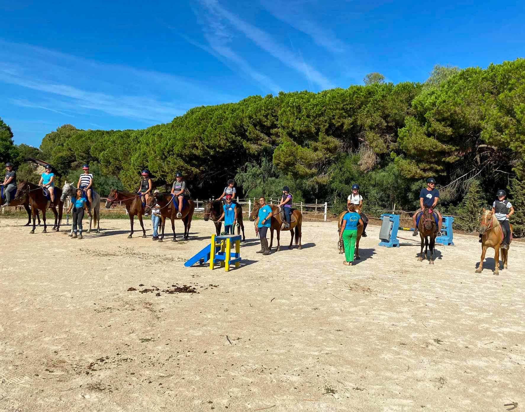Buitenrit van bos en duinen naar zee Noordwestkust Sardinië - Italië
