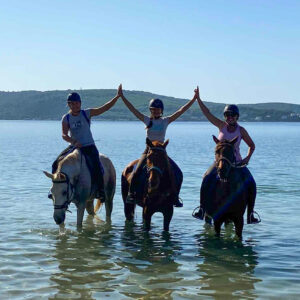 Buitenrit van bos en duinen naar zee Noordwestkust Sardinië - Italië