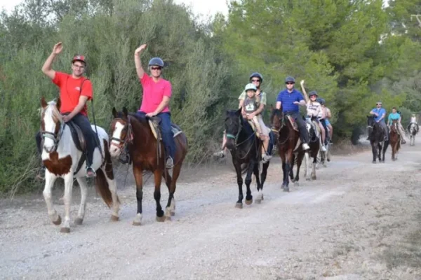 Buitenrit met lunch, brunch, diner of proeverij (evt. met overnachting op een ranch) Mallorca - Spanje