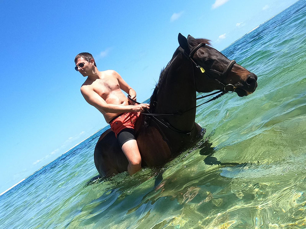 Buitenrit: Zwemmen met paarden en strandrit Riambel - Mauritius