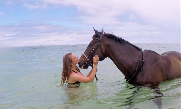 Buitenrit: Zwemmen met paarden en strandrit Riambel - Mauritius