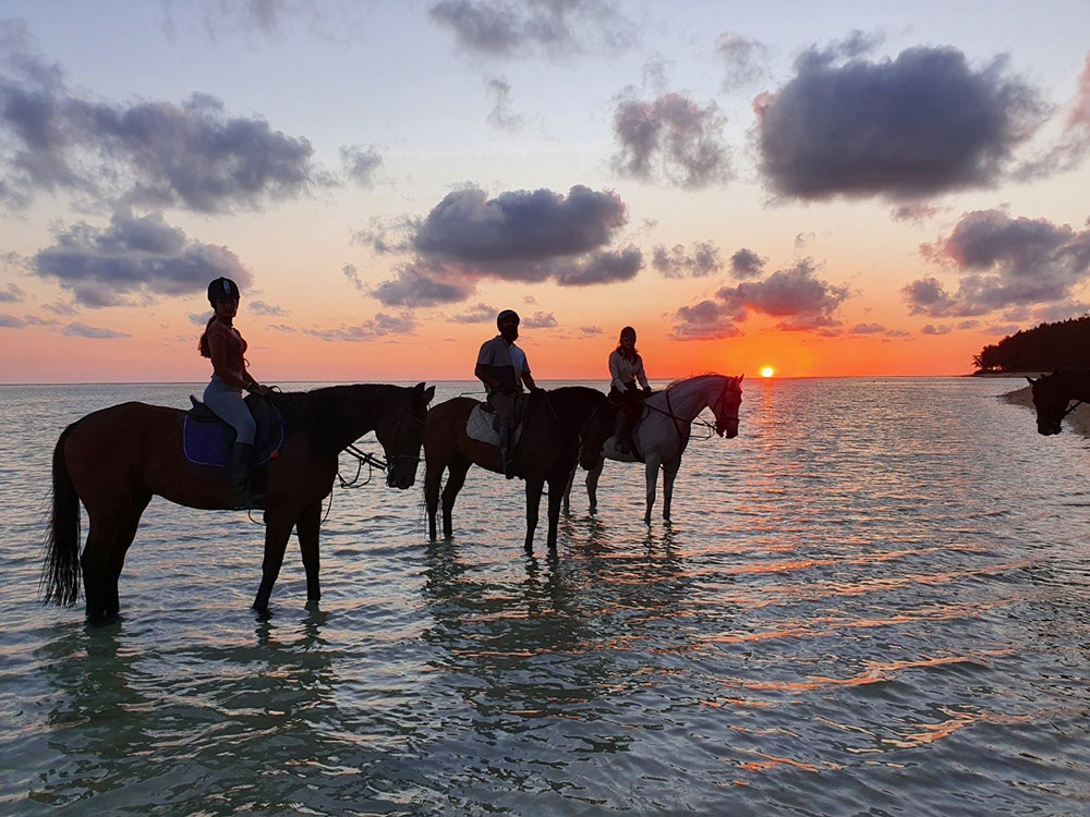 Buitenrit: Zonsondergangrit Riambel - Mauritius